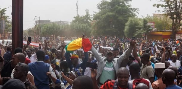 Mali: Des partis politiques manifestent exigent la fin de la transition