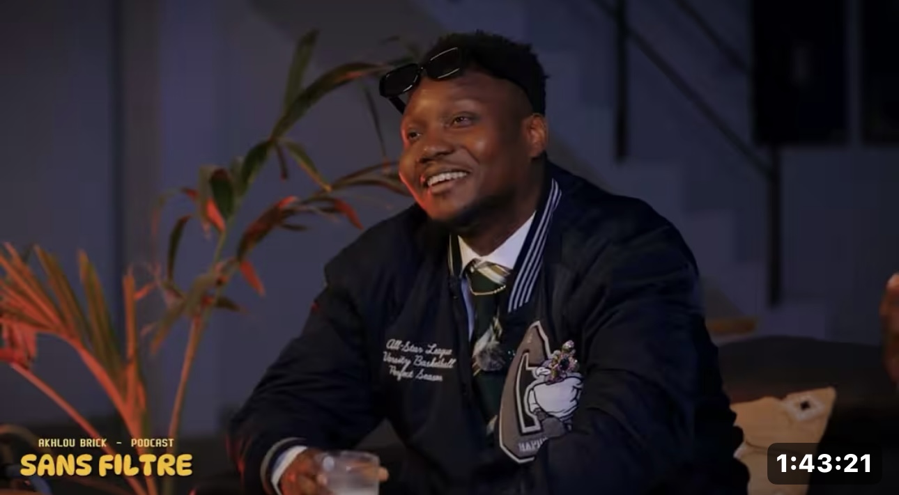 Akhlou Brick lance son premier podcast avec Omzo Dollar et Elzo Jamdong