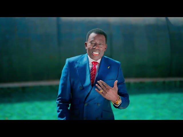 Assane Ndiaye enchante avec son nouveau clip « Tapis Rouge »