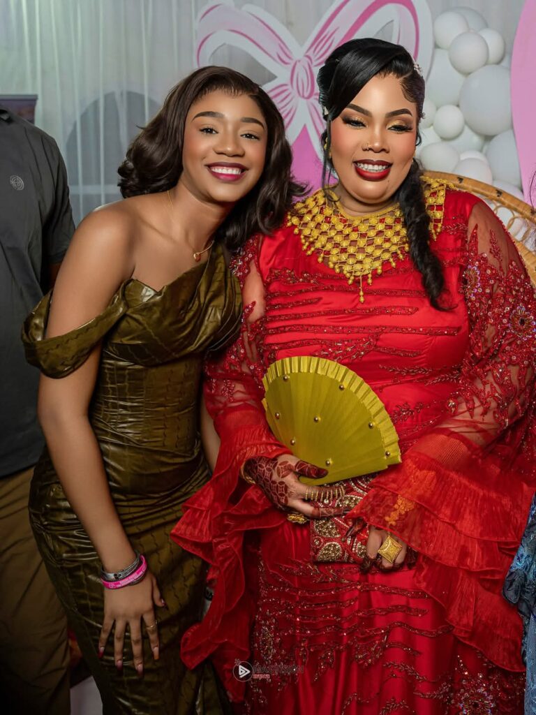 Diodio Glow célèbre le baptême de sa fille avec Bb Binta, Kiné Ndiaye et Sidy Diop