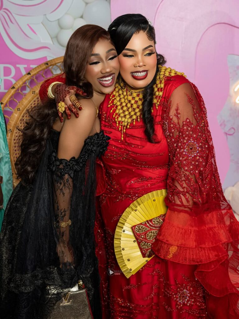Diodio Glow célèbre le baptême de sa fille avec Bb Binta, Kiné Ndiaye et Sidy Diop