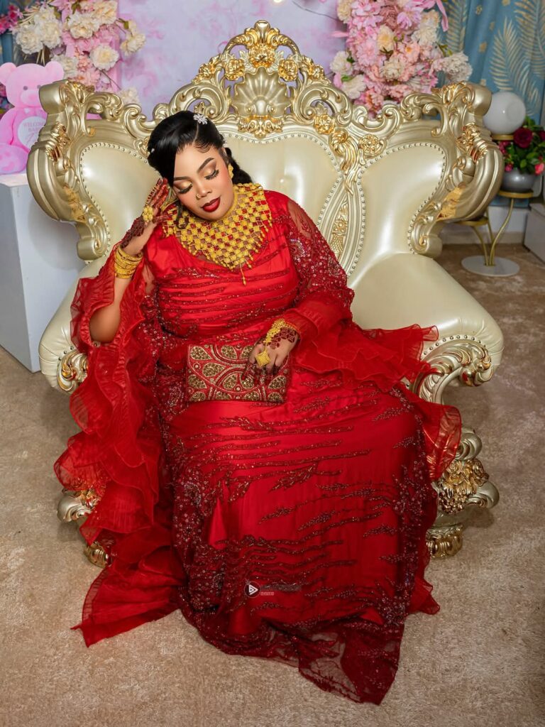 Diodio Glow célèbre le baptême de sa fille avec Bb Binta, Kiné Ndiaye et Sidy Diop