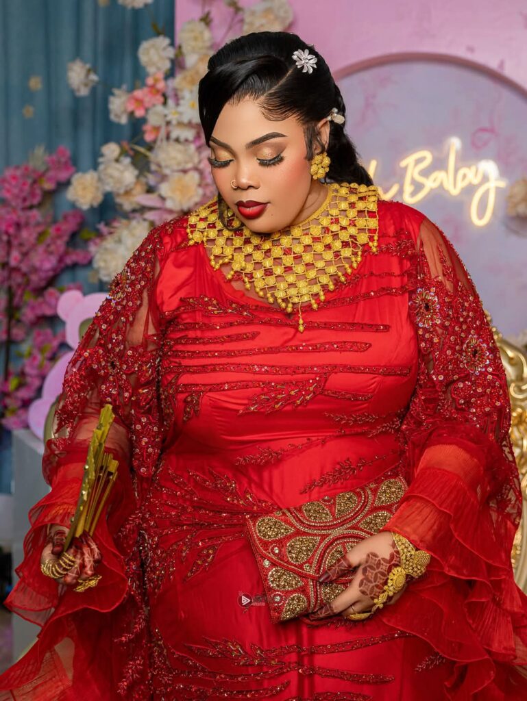 Diodio Glow célèbre le baptême de sa fille avec Bb Binta, Kiné Ndiaye et Sidy Diop