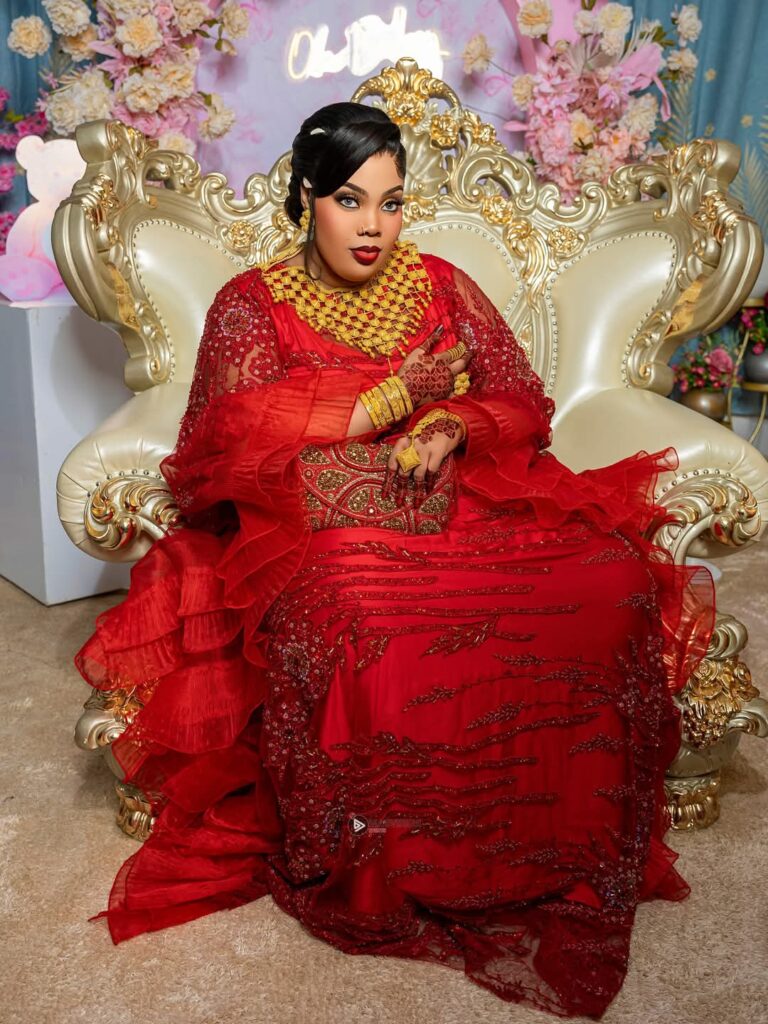 Diodio Glow célèbre le baptême de sa fille avec Bb Binta, Kiné Ndiaye et Sidy Diop