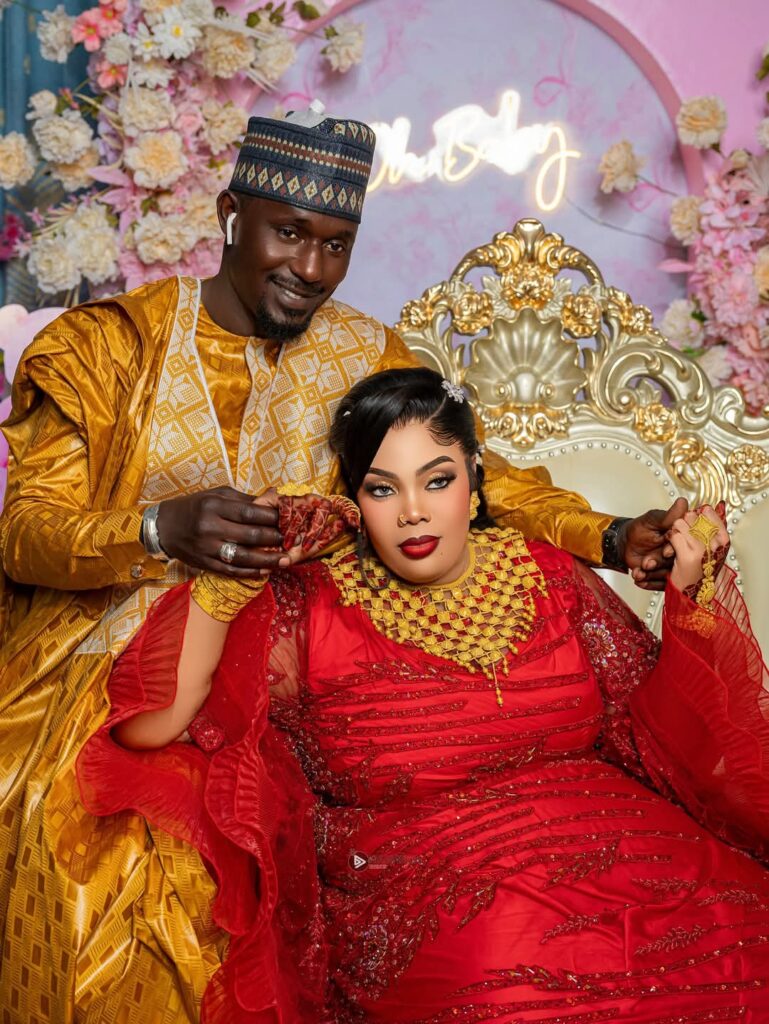Diodio Glow célèbre le baptême de sa fille avec Bb Binta, Kiné Ndiaye et Sidy Diop