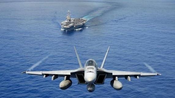 États-Unis : un avion militaire s’écrase en mer Rouge