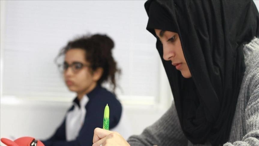 France : Bruno Retailleau souhaite interdire le port du voile à l’université