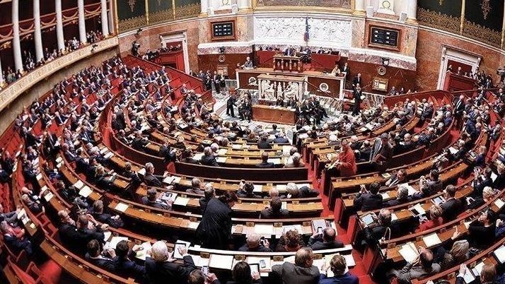 France : L’Assemblée Nationale approuve les lois sur l’aide à mourir et les soins palliatifs