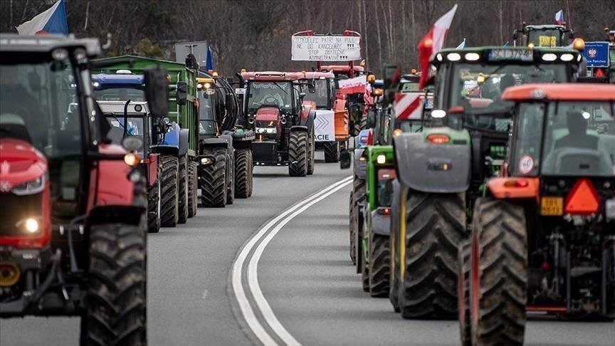 France : Les agriculteurs franciliens en colère appellent à des blocages autour de Paris