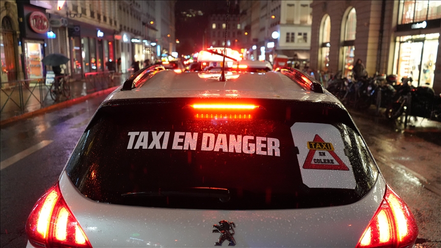 France : Mobilisation massive des taxis contre la baisse des tarifs de transport sanitaire