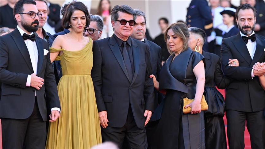 Iran : Jafar Panahi reçoit la Palme d’or à Cannes