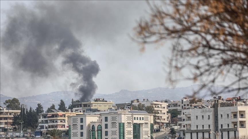 Israël : Frappes aériennes en Syrie causent des dégâts et font un mort