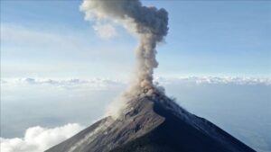 Japon : Éruption du Volcan Sakurajima et Risques de Cendres à Kagoshima