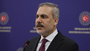 La Turquie renforce ses liens avec la Serbie lors de la visite de Hakan Fidan