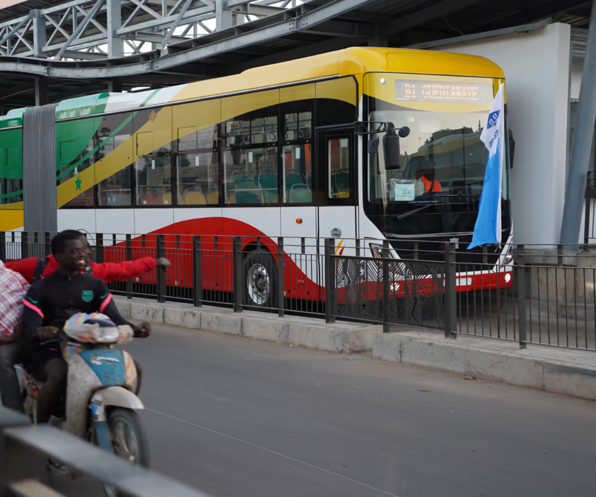 Le BRT : Un An Après Son Lancement, Une Révolution Électrique à Dakar