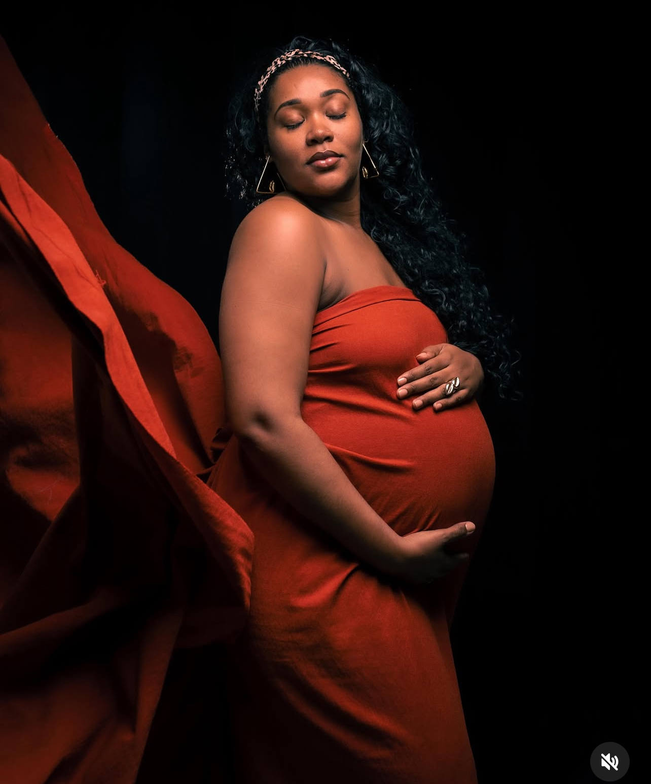 Malika de Karma célèbre la naissance de son premier enfant