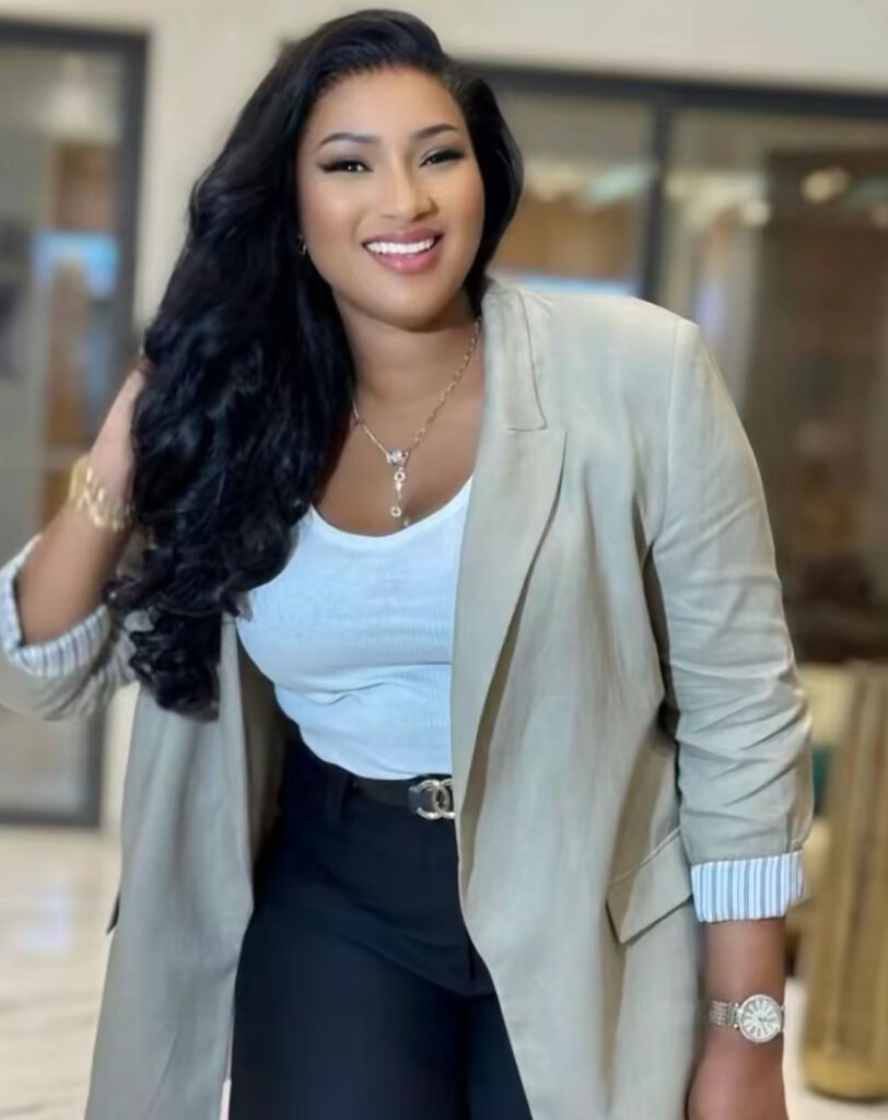 Miss Ndiaye envoûte les réseaux sociaux avec sa transformation spectaculaire