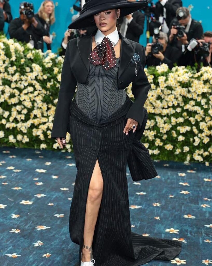 Rihanna annonce sa troisième grossesse lors du Met Gala 2025