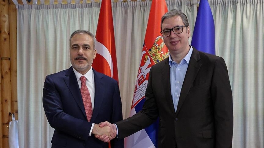 Serbie : Rencontre entre Hakan Fidan et Aleksandar Vucic pour renforcer les liens bilatéraux