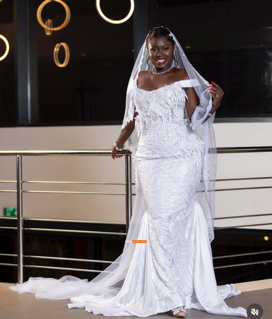 Sokhna Bator : Les photos en robe de mariée intriguent les internautes