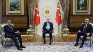 Turquie : Erdogan réaffirme la nécessité de paix dans le conflit Russie-Ukraine lors d’une rencontre avec l’OTAN