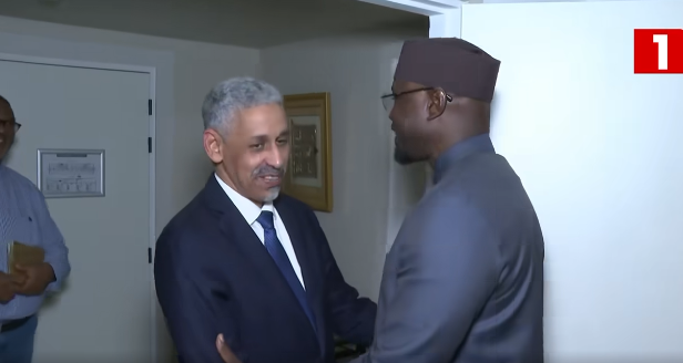 Abidjan : Ousmane Sonko encourage Amadou Hott et rencontre le nouveau président de la BAD, Sidi Ould Tah (Vidéo)