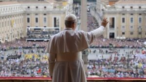 Rome : Le premier dimanche de Léon XIV avec les fidèles et à la tombe de Pierre