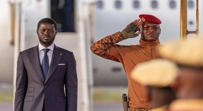 Médiation CEDEAO-AES : Le rôle déterminant de Diomaye Faye salué par Sonko
