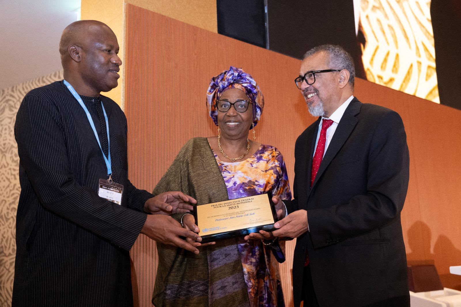 Distinction mondiale : Le professeur Awa Marie Coll Seck reçoit un prestigieux prix de l’OMS