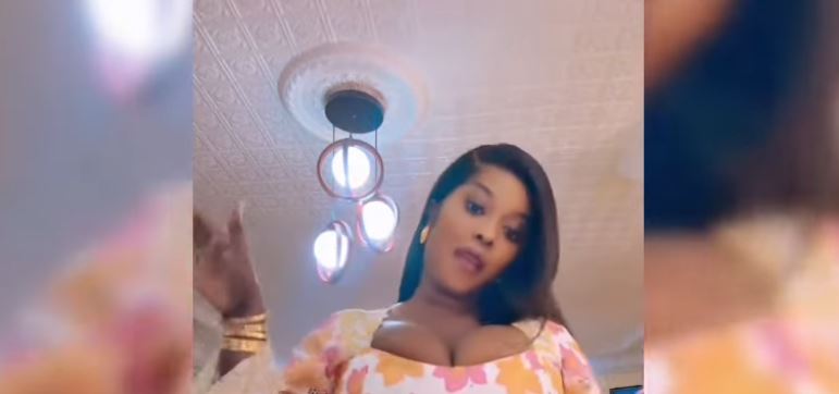 L’actrice Dieynaba bombe le torse : regardez comment elle met en valeur ses courbes (vidéo)