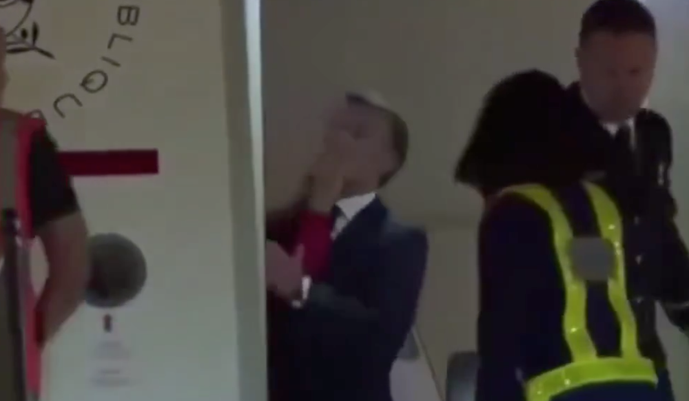 Emmanuel Macron répond à la polémique sur la prétendue gifle donnée par Brigitte (vidéo)