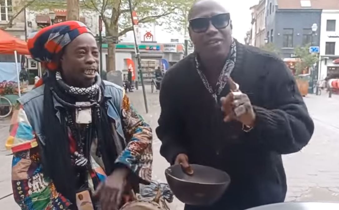 « Soudiadatoul Soudiadia» : L’international Fadiga entonne le chant avec un Baye Fall… (vidéo)