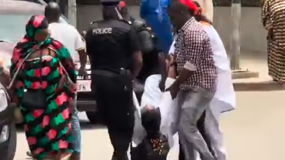 Moustapha Diop envoyé en prison : ses partisans inconsolables devant la Haute Cour de justice (vidéo)