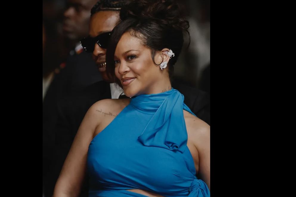 Rihanna illumine Cannes sous l’orage, ventre rond et regard fier (photos)