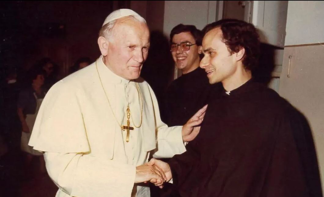 Léon XIV : retour en images sur la vie de Robert Francis Prevost, de Chicago à Rome via le Pérou