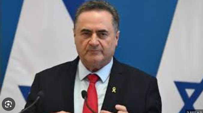 Le ministre israélien à Macron: » le papier sera jeté à la poubelle de l’histoire et l’État d’Israël prospérera et fleurira «