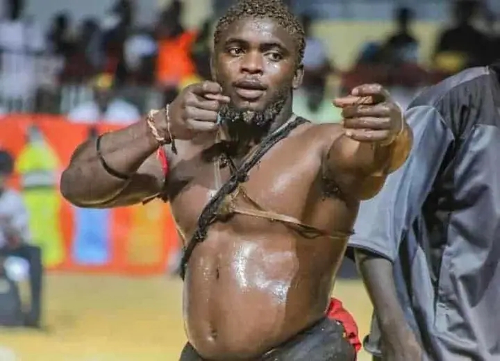 Arène nationale : Petit Lô écrase Siteu bou Anti…