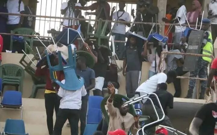 Violences après US Ouakam – Jaraaf : le match tourne au chaos (photos)
