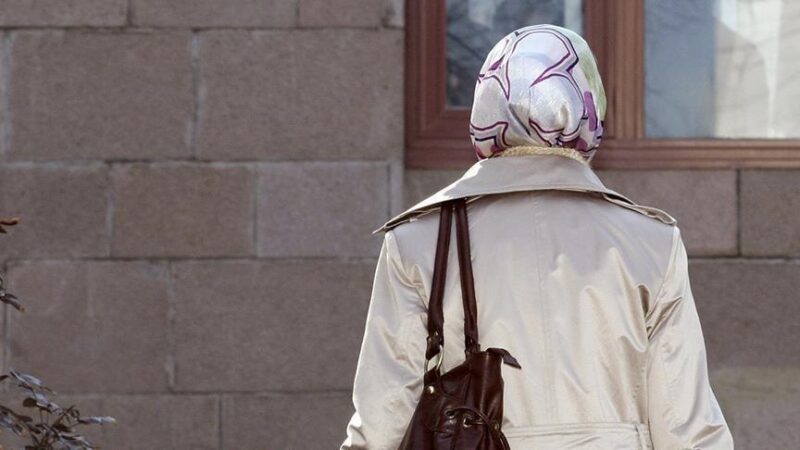 Islamophobie : Le CCIE dénonce l'exclusion d'une femme voilée d'une cérémonie de naturalisation en France