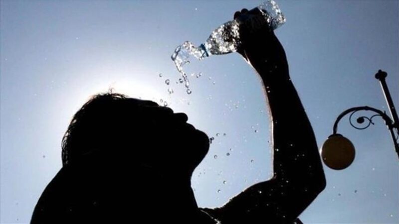 Canicule en France : Près de 1350 écoles fermées, sommet de la Tour Eiffel inaccessible