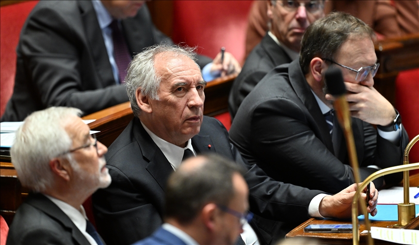 France : François Bayrou survit à une nouvelle motion de censure…