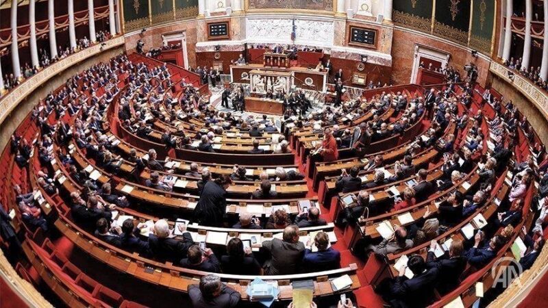 France : La France Insoumise soutient la motion de censure du Parti Socialiste malgré des tensions