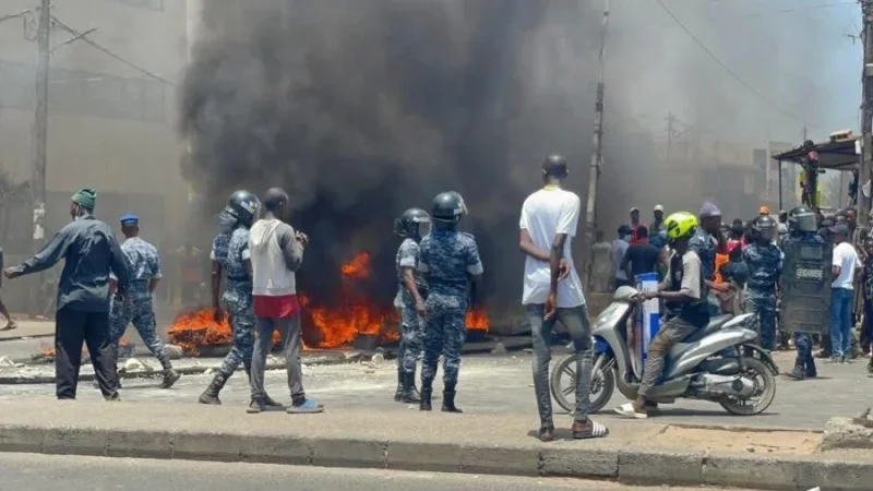 Thiaroye-sur-Mer : les jeunes bloquent la route pour la restructuration
