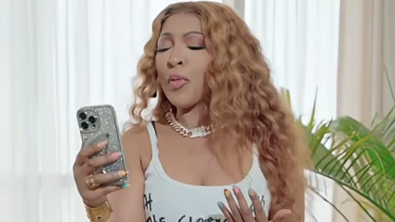 Viviane Chidid: Un clip en hommage à Mamadi Doumbouya, "Regardez !"