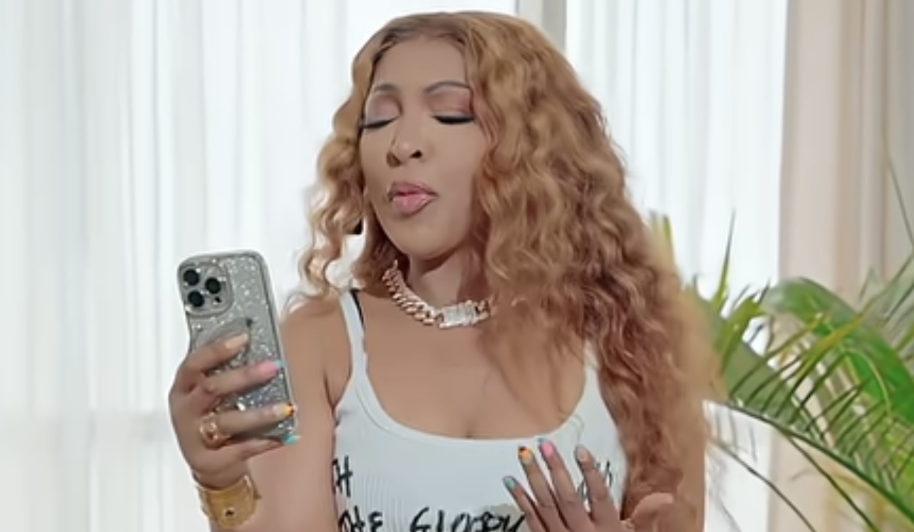 Viviane Chidid: Un clip en hommage à Mamadi Doumbouya, « Regardez ! »