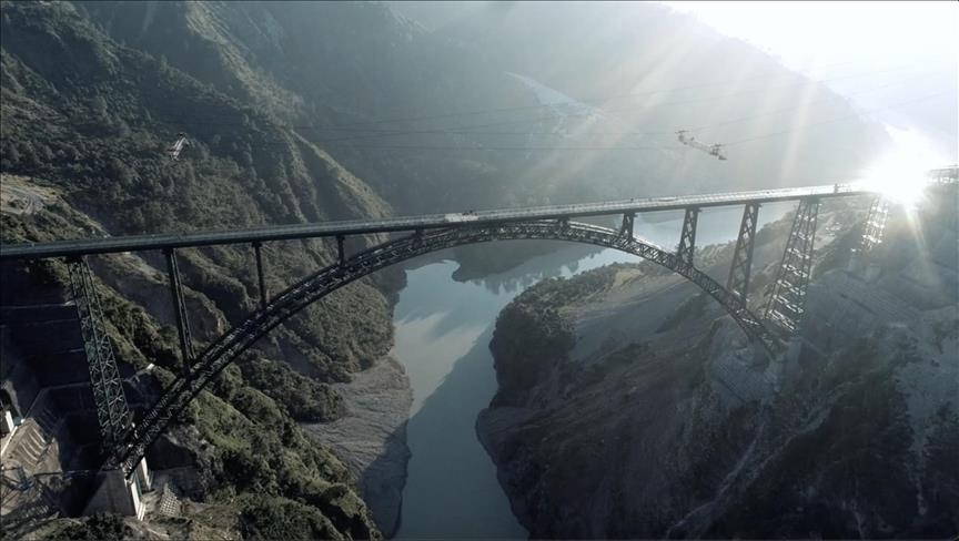 Inde : Inauguration par Narendra Modi du plus haut pont ferroviaire mondial