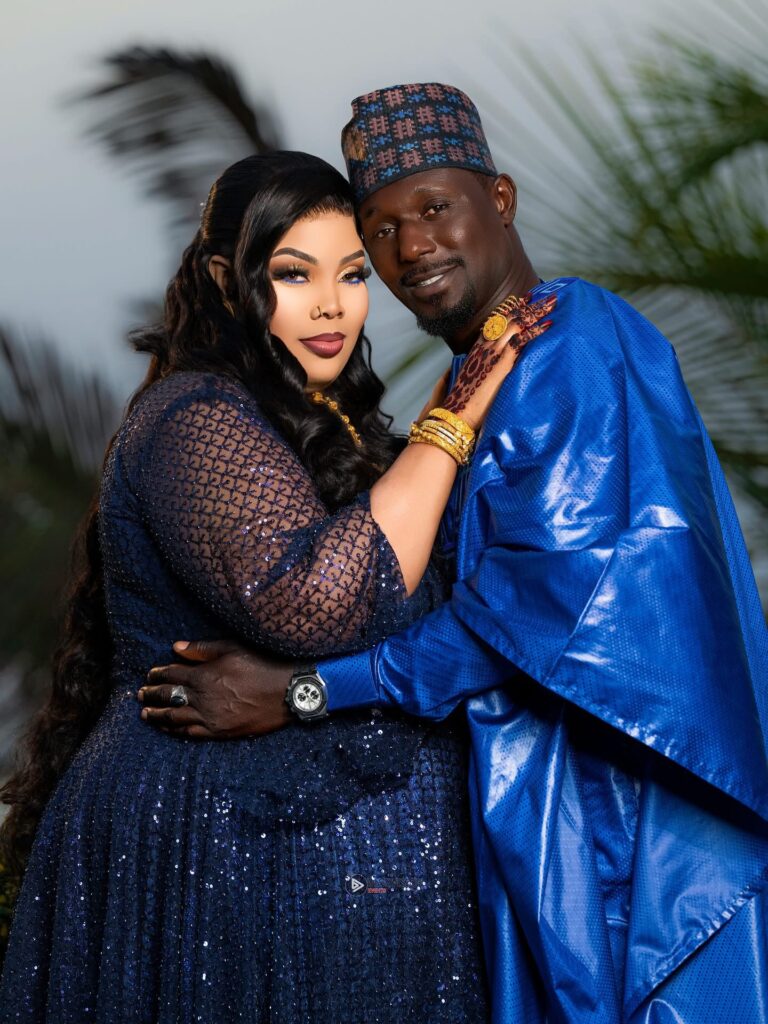 Le couple Diodio Glow Skin attire l