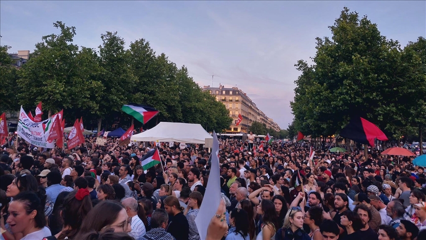 Manifestation à Paris en soutien à une députée française expulsée d’Israël