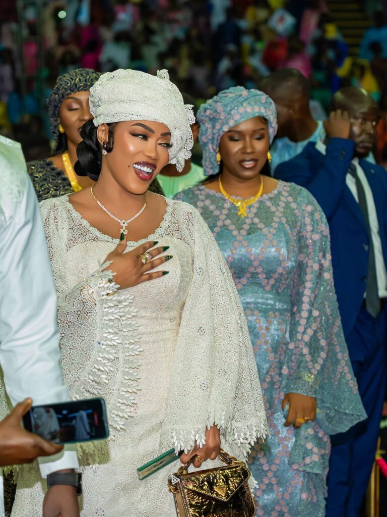 Sokhna Aida Diallo organise un méga Thiant à Dakar Arena