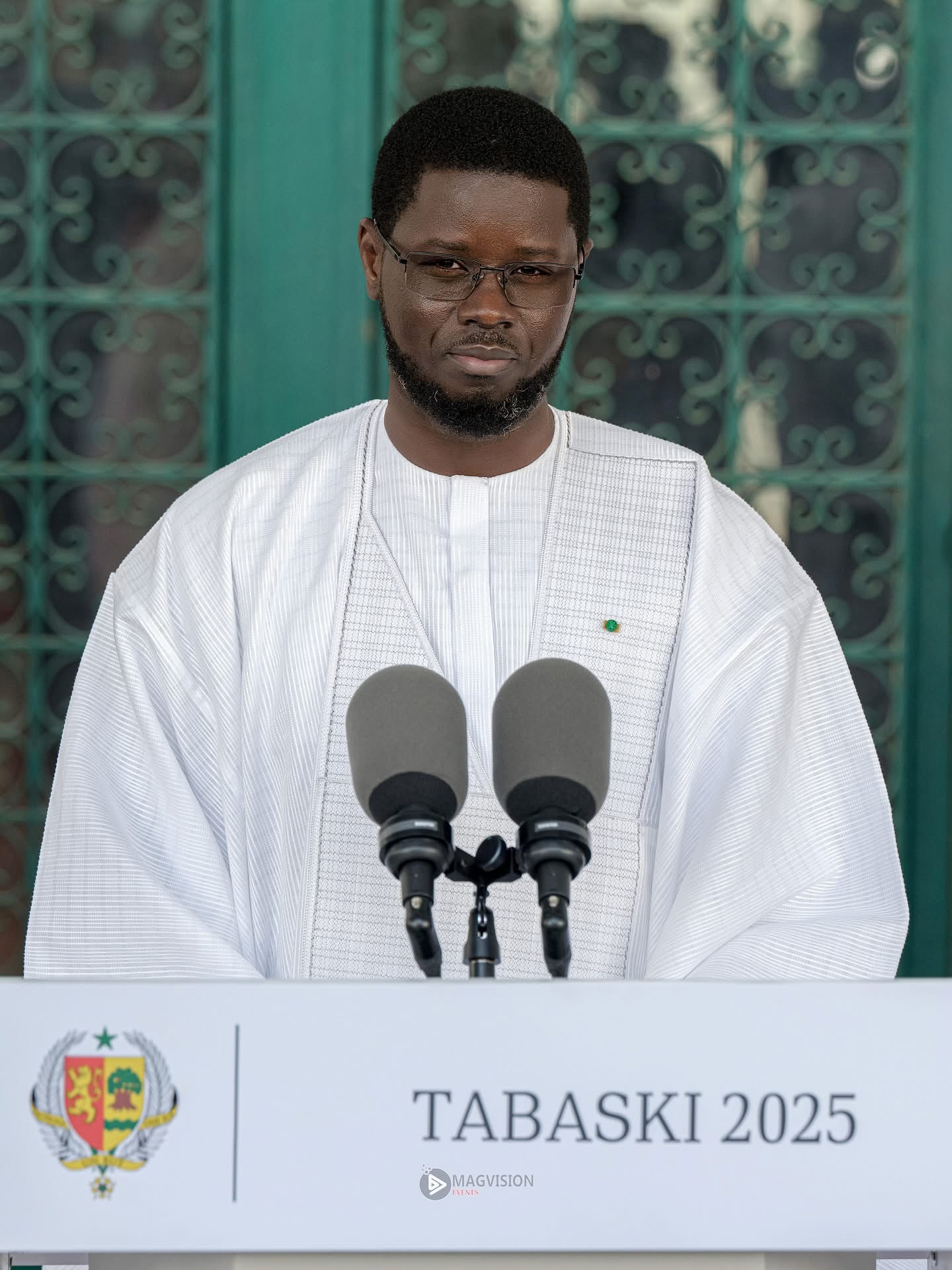 Tabaski 2025 : Diomaye en tenue blanche marquante à la grande mosquée de Dakar